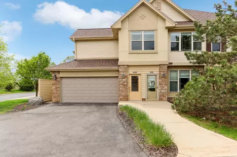 8683 S Deerwood, Franklin, WI 53132