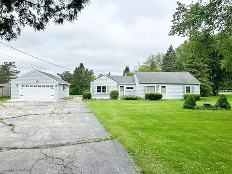 10047 N N Mdw, Mequon, WI 53092