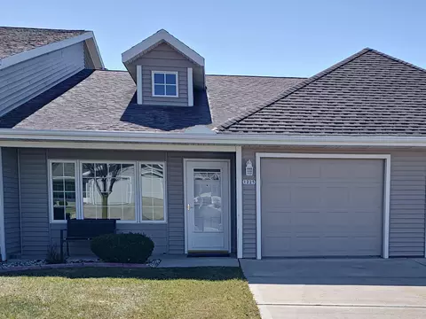 1225 Stillwater, Hartford, WI 53027