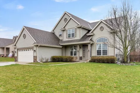 3811 E Bluestem, Oak Creek, WI 53154