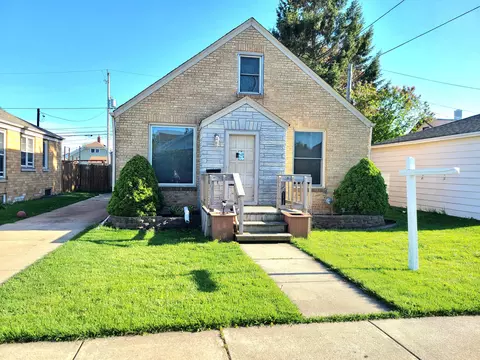 1307 Wolff, Racine, WI 53402