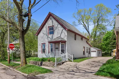 6916 St James, Wauwatosa, WI 53213