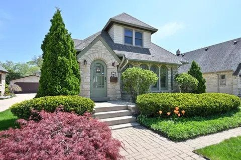 2518 N 89th, Wauwatosa, WI 53226