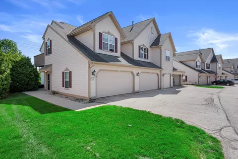 2285 W Vista Bella, Oak Creek, WI 53154