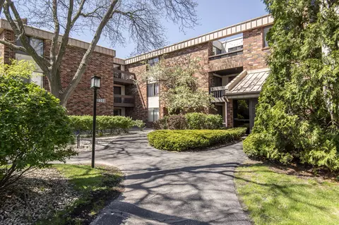 2200 W Good Hope #213, Glendale, WI 53209