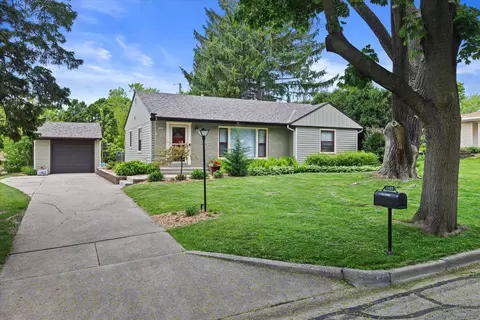 2405 N 102nd, Wauwatosa, WI 53226