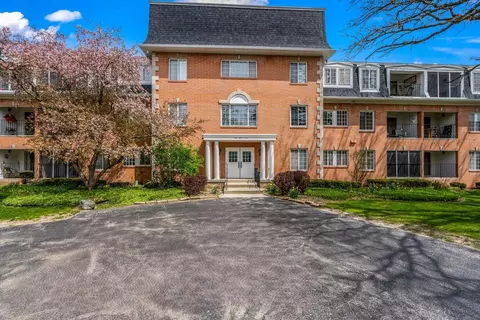 12990 W Bluemound #107, Elm Grove, WI 53122