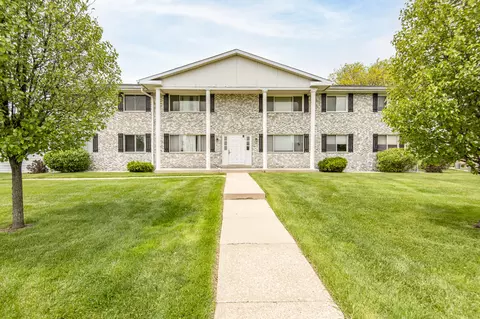 10416 W Whitnall Edge #101, Franklin, WI 53132