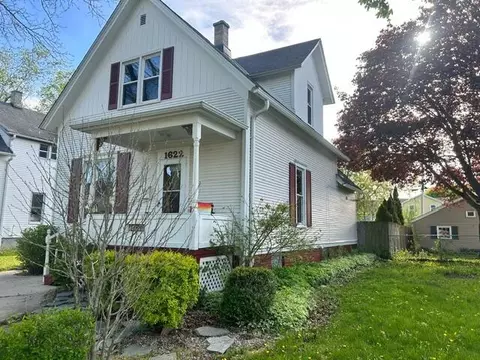 1622 Grange, Racine, WI 53405
