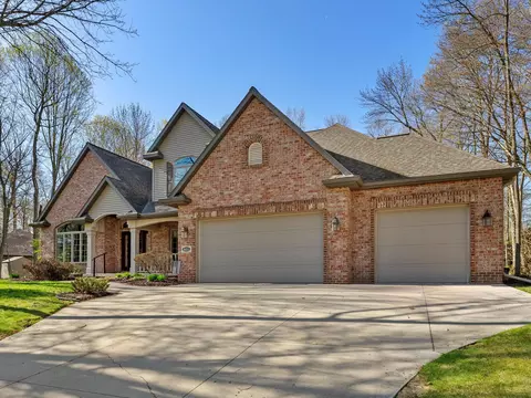 601 Woodridge, Manitowoc, WI 54220
