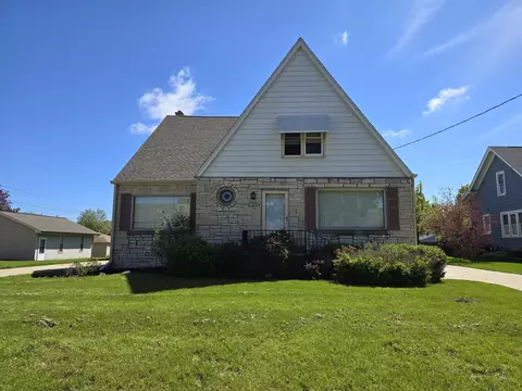 1659 Lathrop, Racine, WI 53405