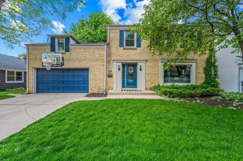 2627 N 94th, Wauwatosa, WI 53226