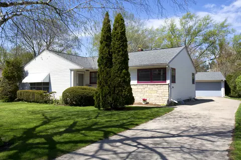 1028 W Theresa, Glendale, WI 53209