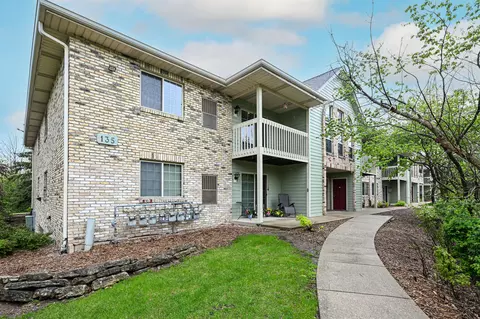 135 W Oak Leaf #2, Oak Creek, WI 53154