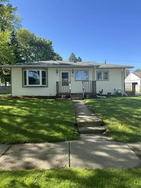 1625 Aldoro, Waukesha, WI 53188