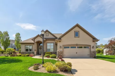 1616 Fox Riv, Mukwonago, WI 53149