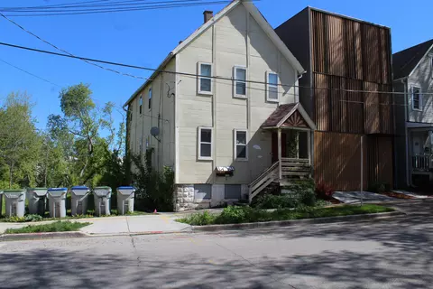 1126 E Kane #1126A, Milwaukee, WI 53202