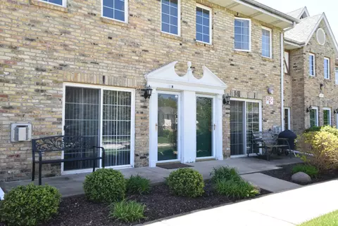325 W Aspen #3, Oak Creek, WI 53154