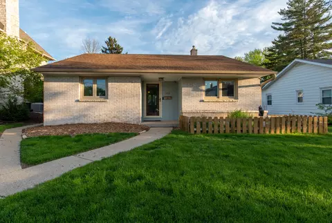 407 E Newhall, Waukesha, WI 53186
