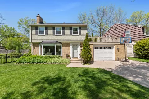526 E Lake Vw, Whitefish Bay, WI 53217