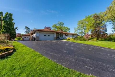 22219 W W Vly, Brookfield, WI 53186