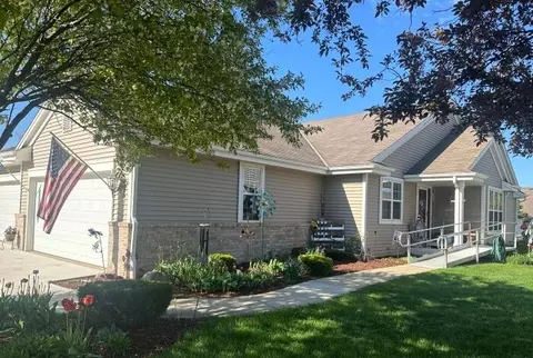 620 Ravenwood #B, Waterford, WI 53185