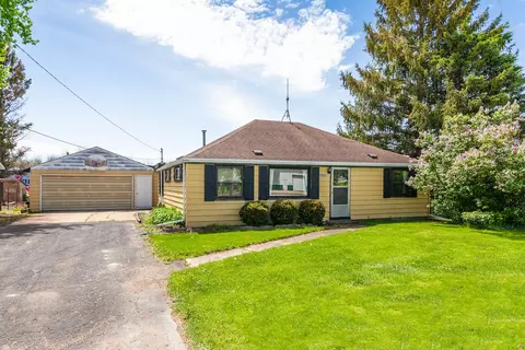 w2521 Oak Street, Ashippun, WI 53003