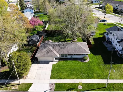 277 Green Vly, West Bend, WI 53095