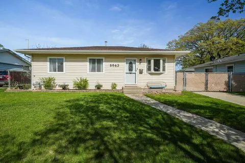 8643 16th, Kenosha, WI 53143