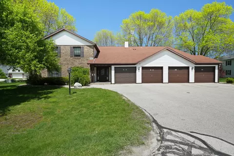 4122 81st #16B, Kenosha, WI 53142