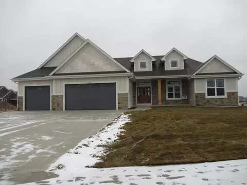 1538 Creekview, Oconomowoc, WI 53066
