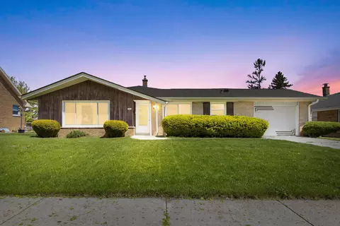 1634 W Whitaker, Milwaukee, WI 53221
