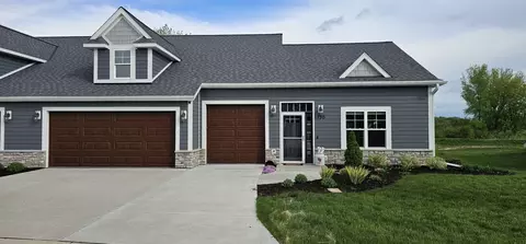 130 Phantom Lk, Mukwonago, WI 53149