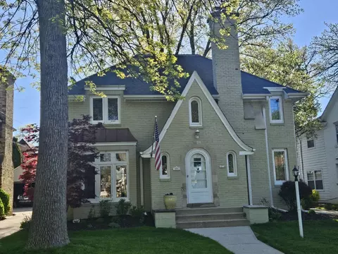 6054 N Bay Rdg, Whitefish Bay, WI 53217