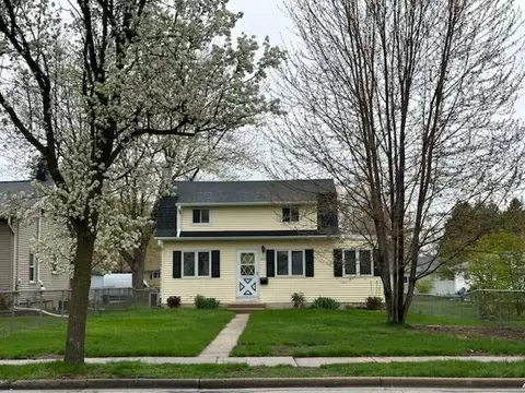 1812 Easy, Waukesha, WI 53188
