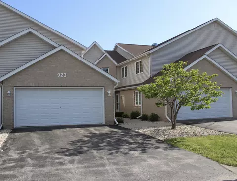 923 Prestwick #6, Waterford, WI 53185