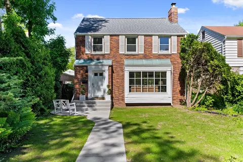 4811 N Bartlett, Whitefish Bay, WI 53217