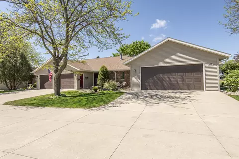n49w36111 Nottingham # 2, Oconomowoc, WI 53066