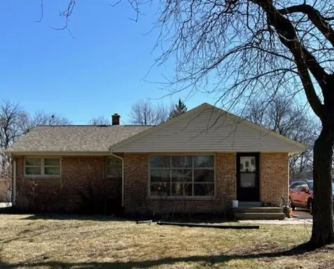 7330 N Navajo, Fox Point, WI 53217