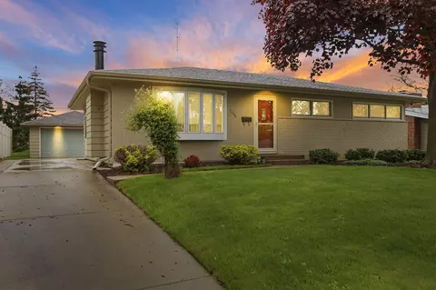 1206 Fairway, Racine, WI 53405