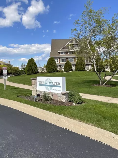 4 Gaslight #208, Racine, WI 53403
