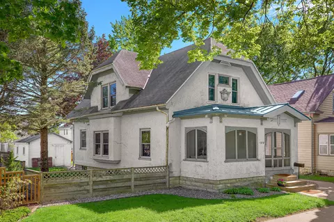 1518 Winnebago, La Crosse, WI 54601