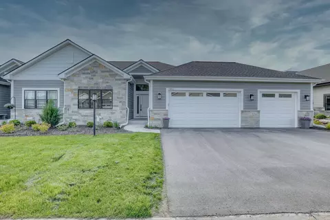 7852 E Stone Rdg #55-2, Lannon, WI 53046