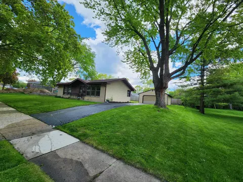 315 Debbie, Waukesha, WI 53189