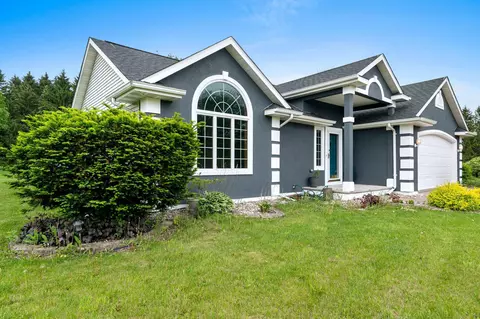 n946 Buckys Way, Greenville, WI 54942