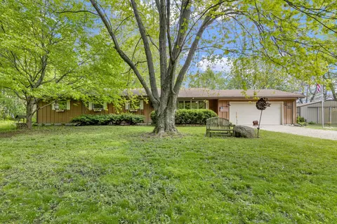 625 61st, Yorkville, WI 53182