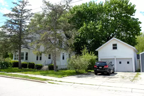 256 W Chestnut, Burlington, WI 53105