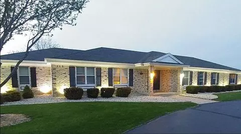 1120 W Lodgewood, River Hills, WI 53217