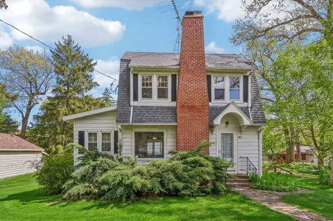 815 Sauganash, Fontana, WI 53125