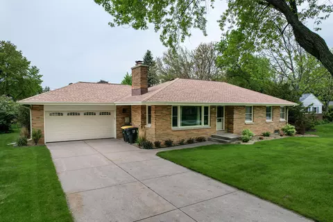 3161 N 105th, Wauwatosa, WI 53222